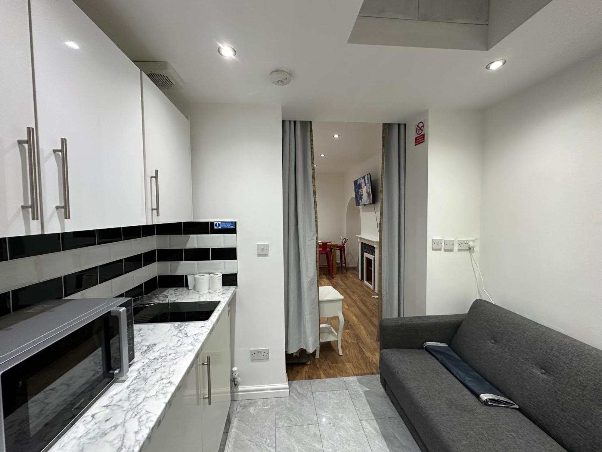 4Th Studio Flat With Private Own Bathroom A London Luxury Family Home Setup And Furnished With Double Bed Plus A Double Futon-Sofa Bed A Single Futon Bed A Baby Cot And Garden And Free Parking Exterior foto